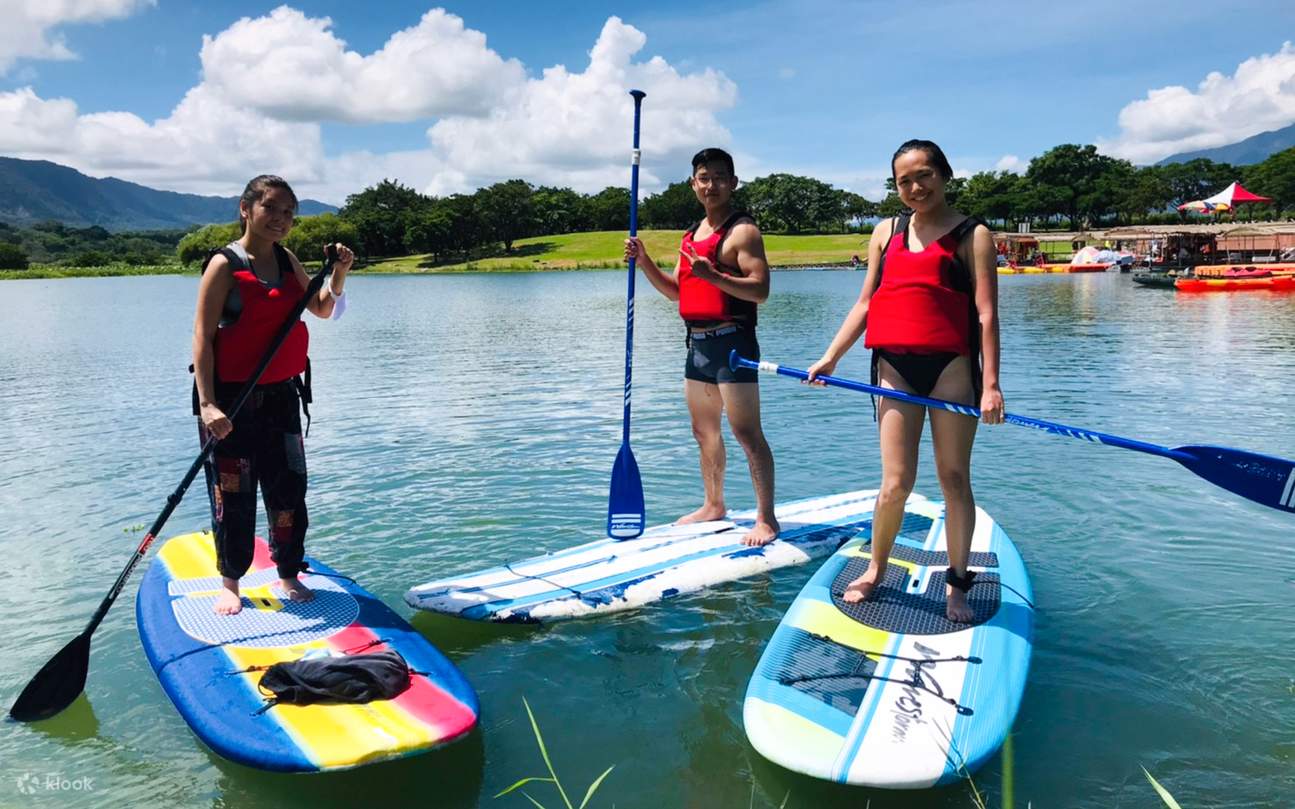 Hiburan Air di Danau Dapo Chi Shang
